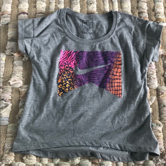 Nike girl shirt - Picture 1 of 3